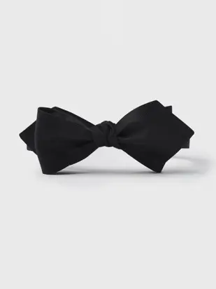 Black Silk Twill Diamond Bow Tie from The Black Tux