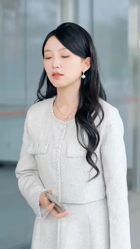 Light grey pearl-trim tweed jacket and skirt, still at 2:02:06 in For Money, She Became a CEO's Contract Wife, but He Fell in Love